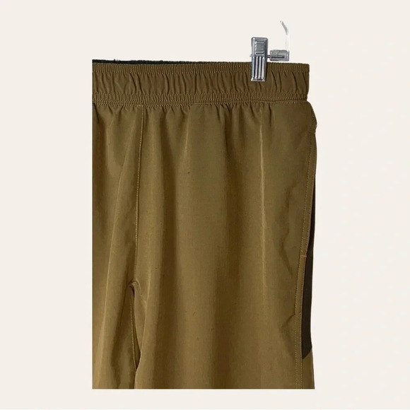 0445W. 5.11 TACTICAL MEN’S SHORTS EMBROIDERED LOGO ON BOTTOM OF SHORTS SIZE SM - Picture 3 of 13